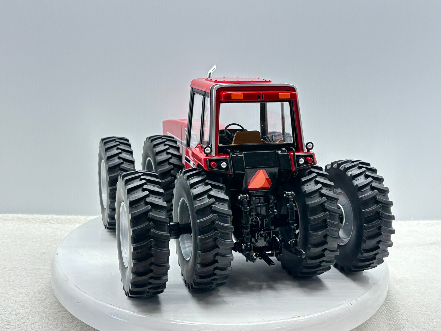 1/16 International 7688