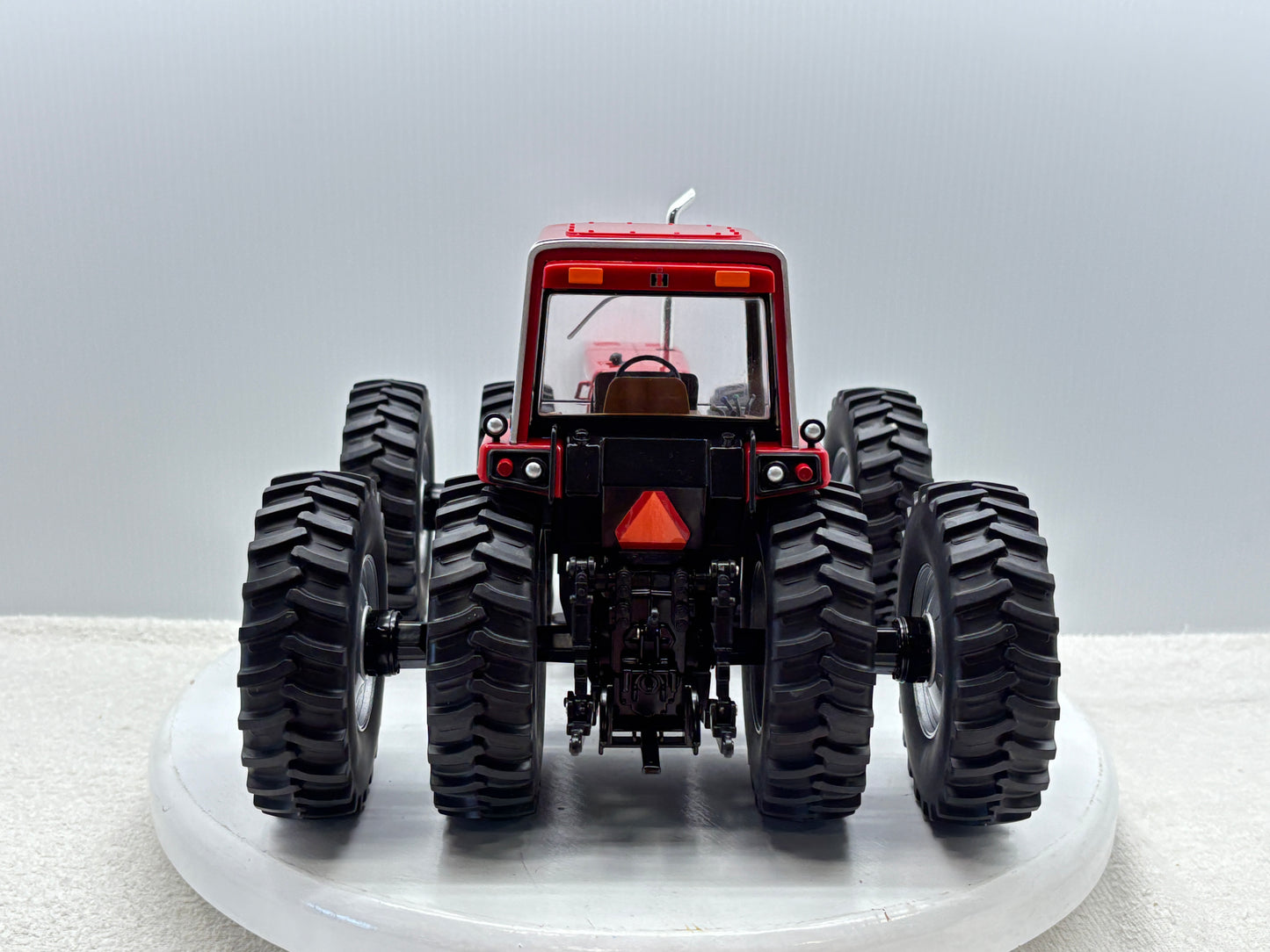 1/16 International 7688