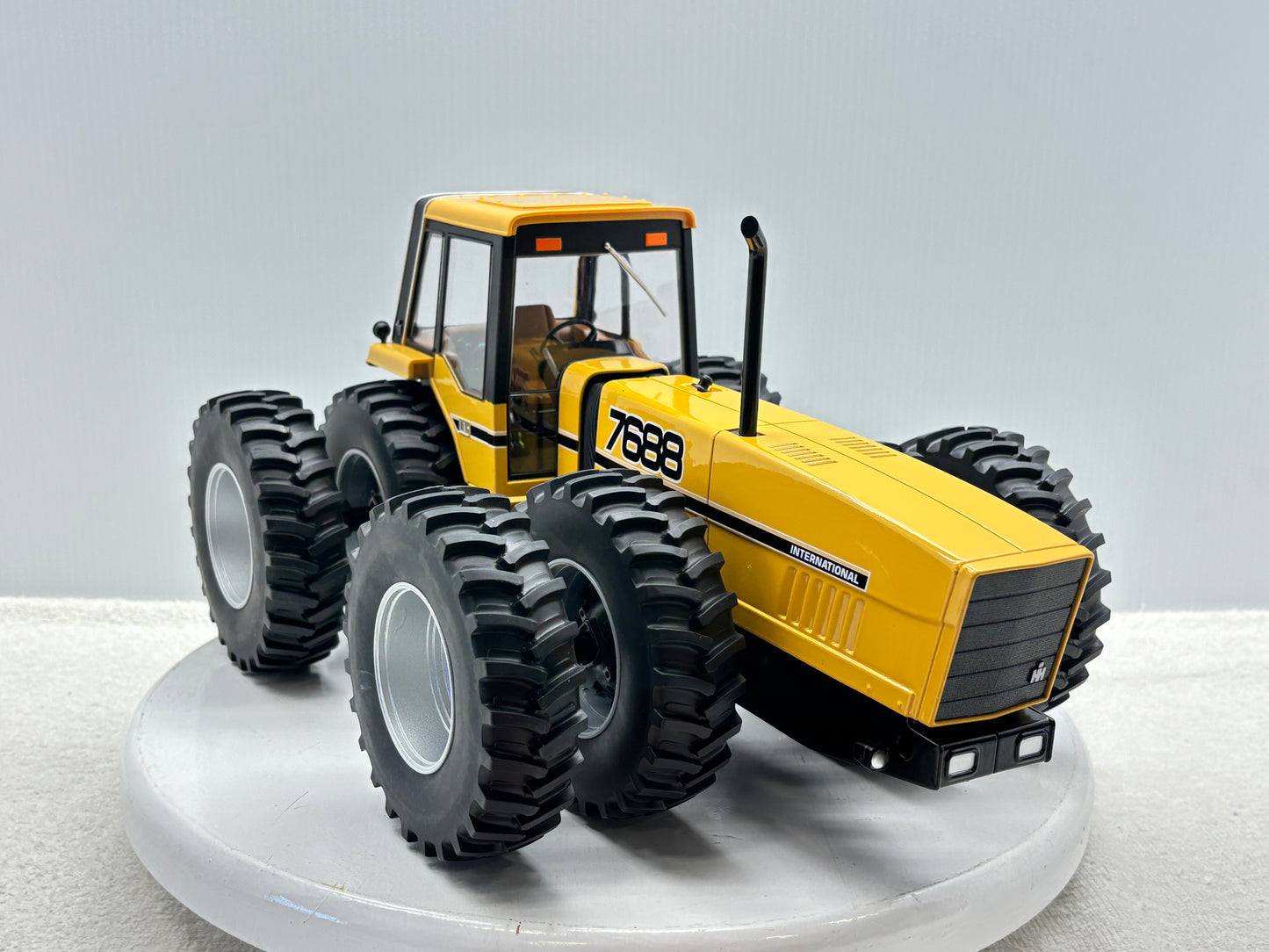 1/16 International 7688 Industrial
