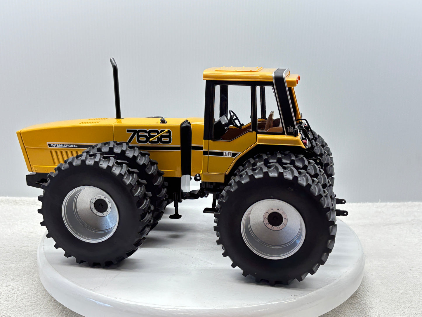 1/16 International 7688 Industrial