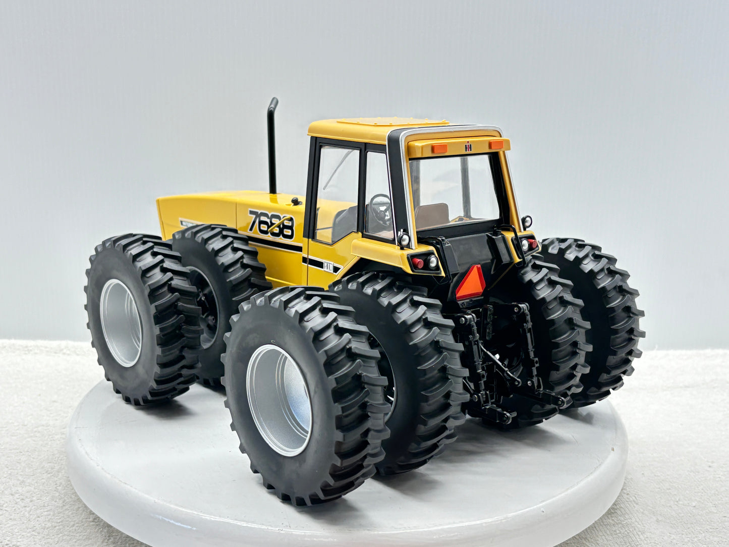 1/16 International 7688 Industrial