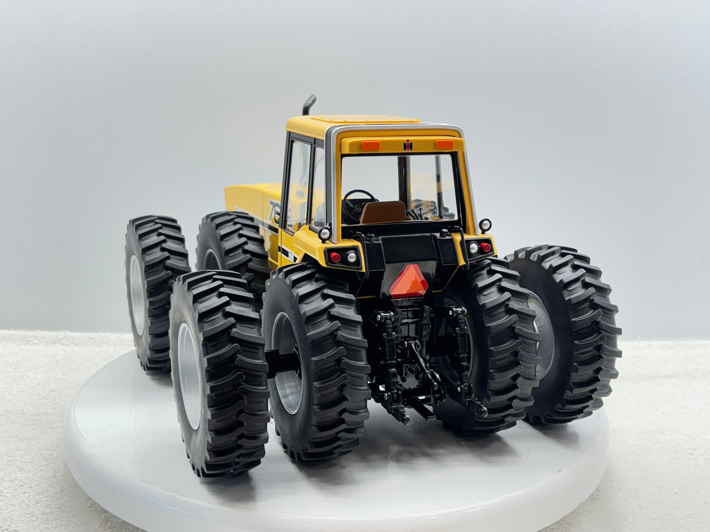 1/16 International 7688 Industrial