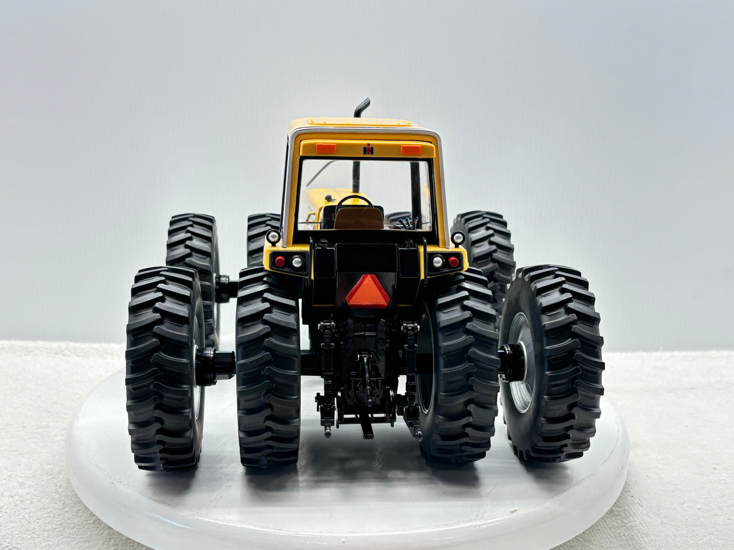 1/16 International 7688 Industrial