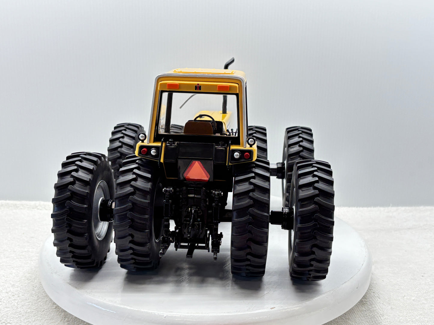 1/16 International 7688 Industrial