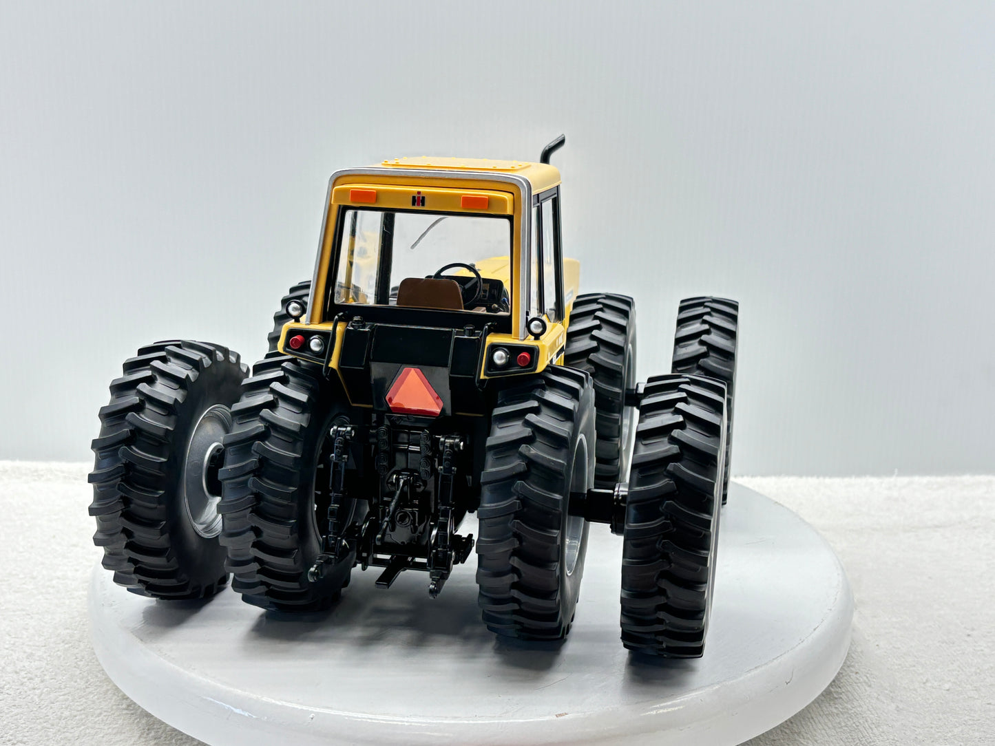 1/16 International 7688 Industrial
