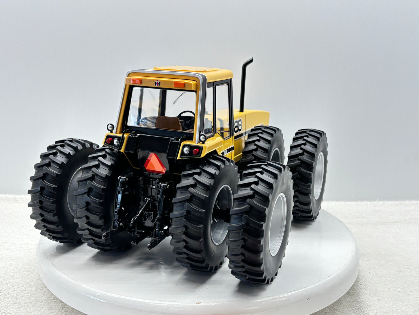 1/16 International 7688 Industrial