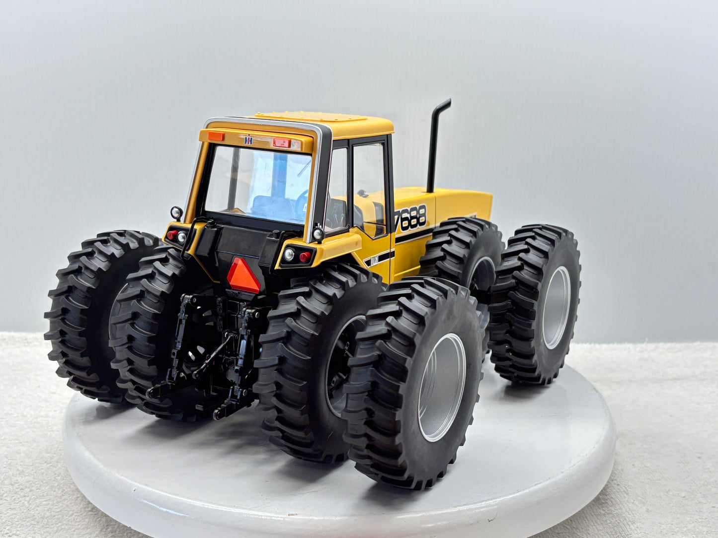 1/16 International 7688 Industrial