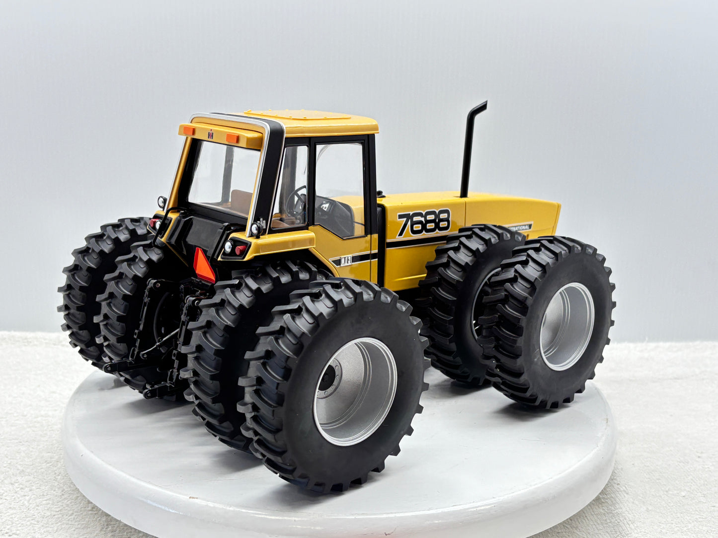 1/16 International 7688 Industrial