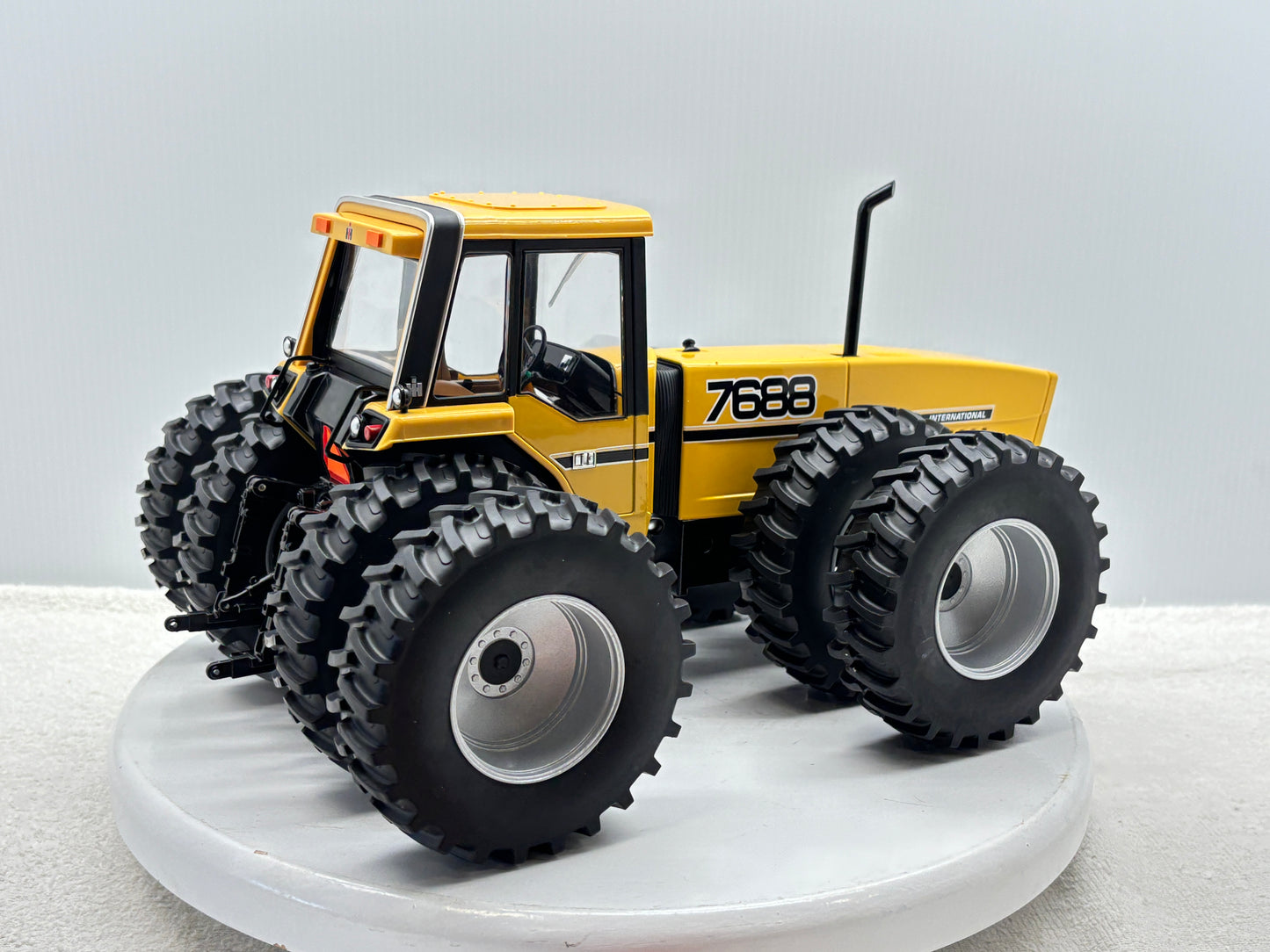 1/16 International 7688 Industrial