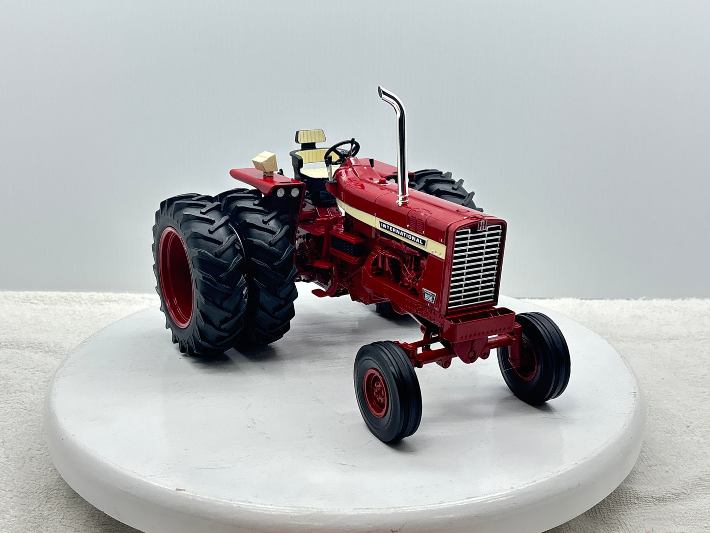 1/16 International 856 Power Series