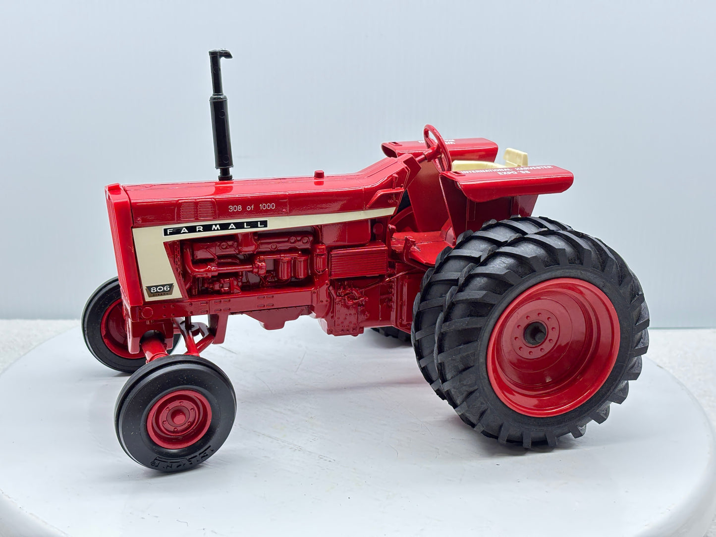 1/16 International Farmall 806 WMSTR