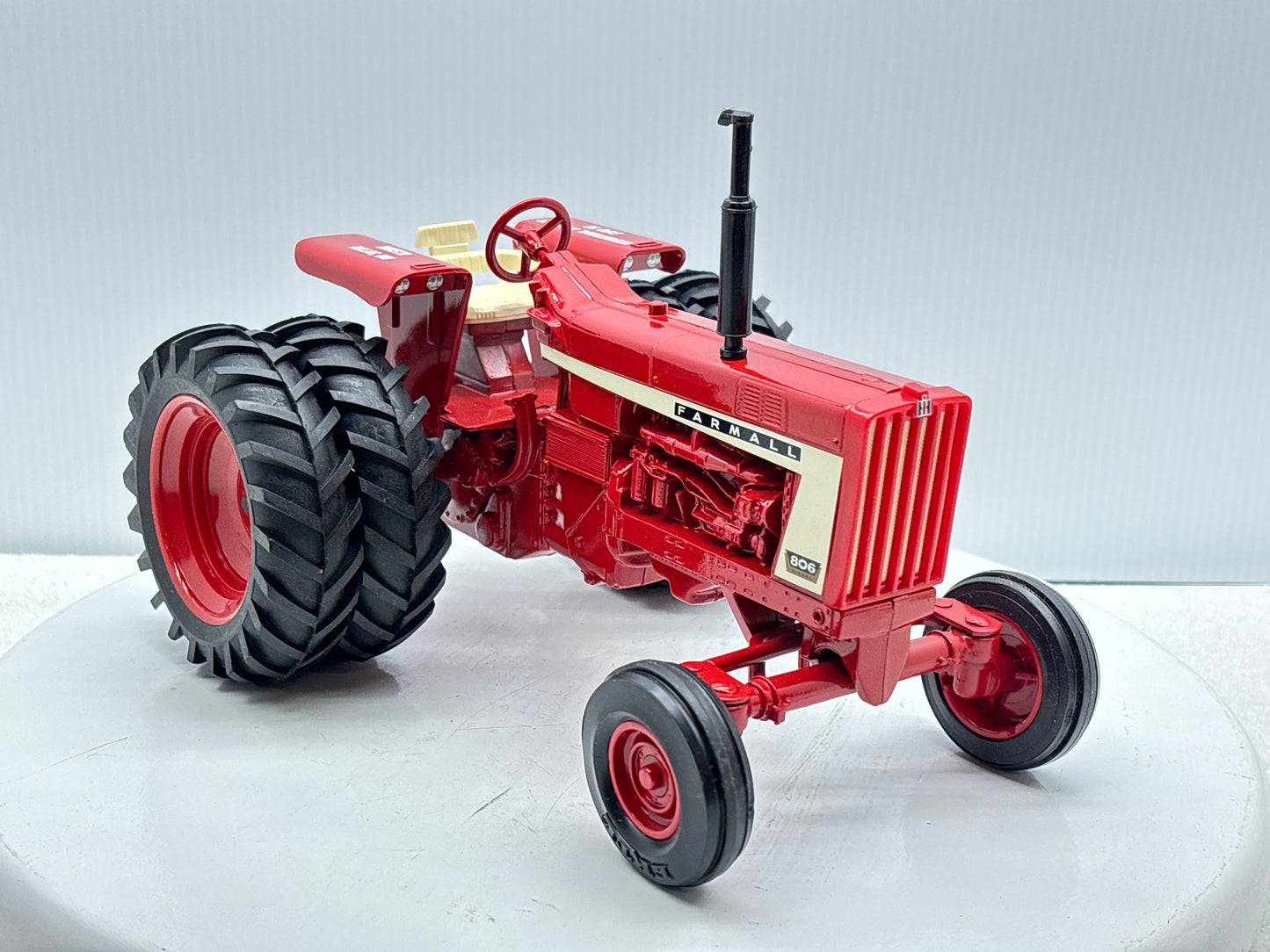 1/16 International Farmall 806 WMSTR