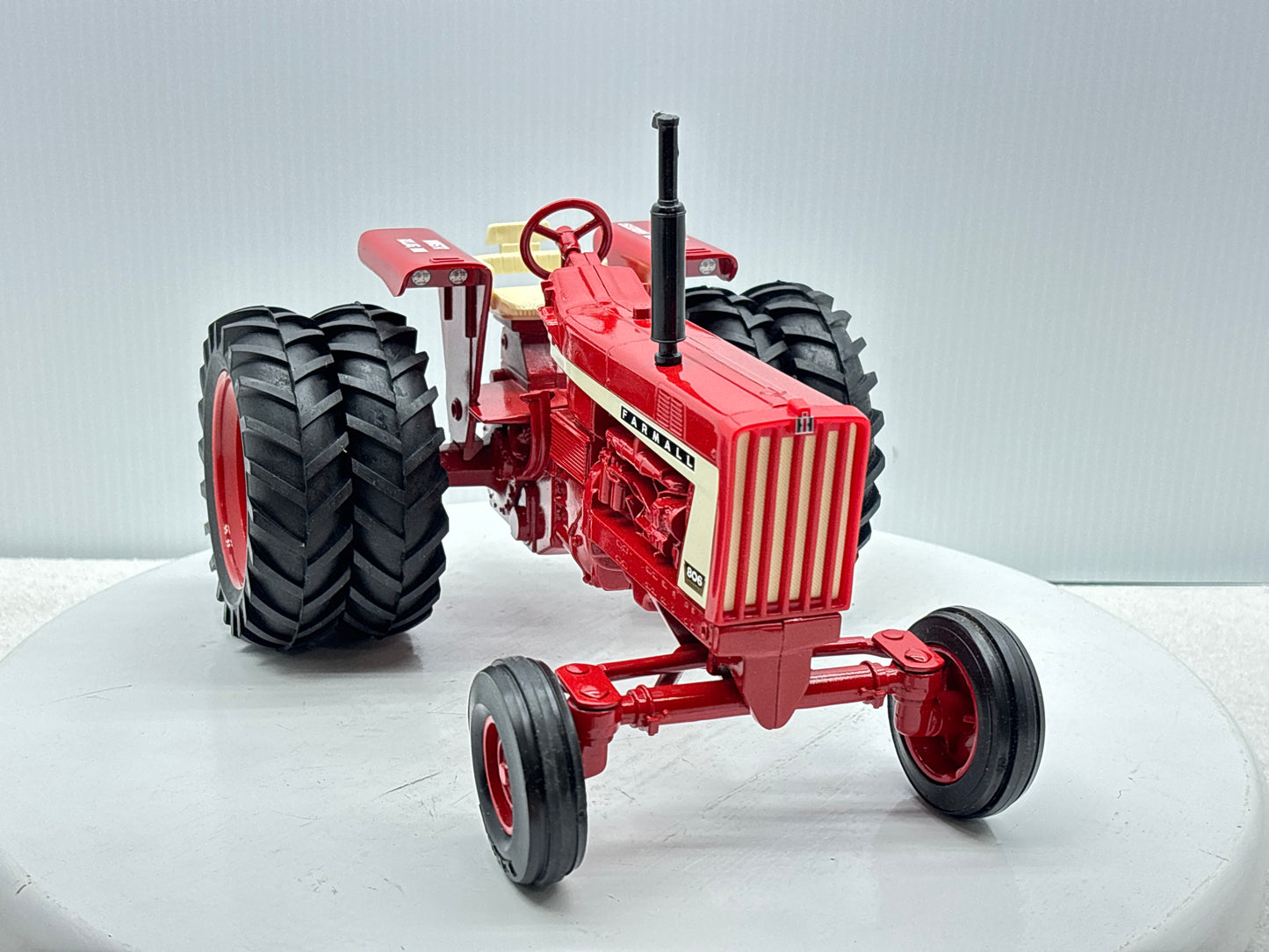1/16 International Farmall 806 WMSTR