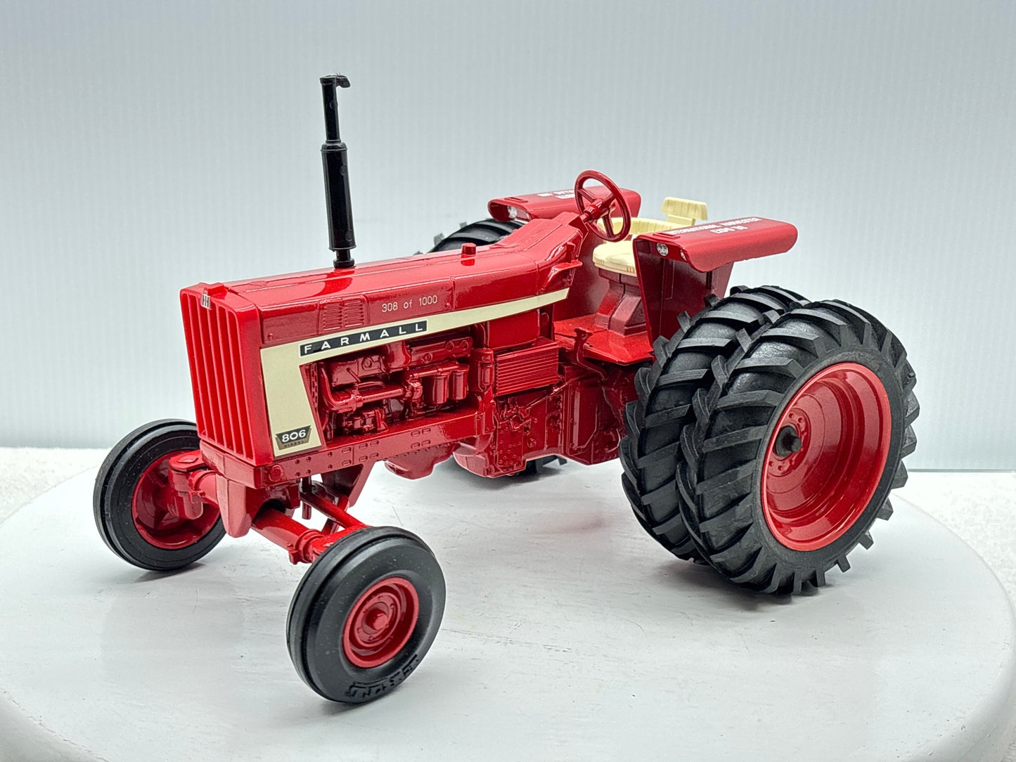1/16 International Farmall 806 WMSTR