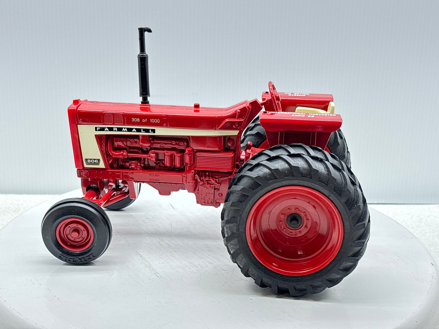 1/16 International Farmall 806 WMSTR