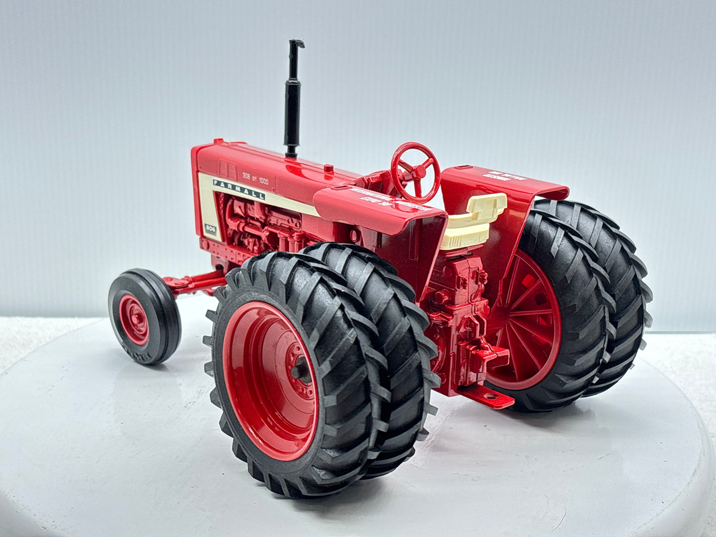 1/16 International Farmall 806 WMSTR