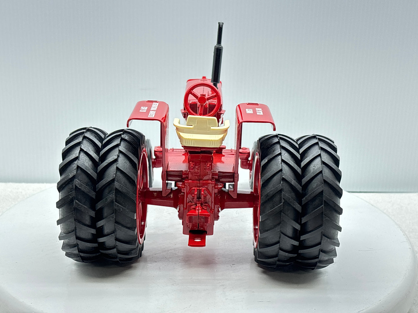 1/16 International Farmall 806 WMSTR