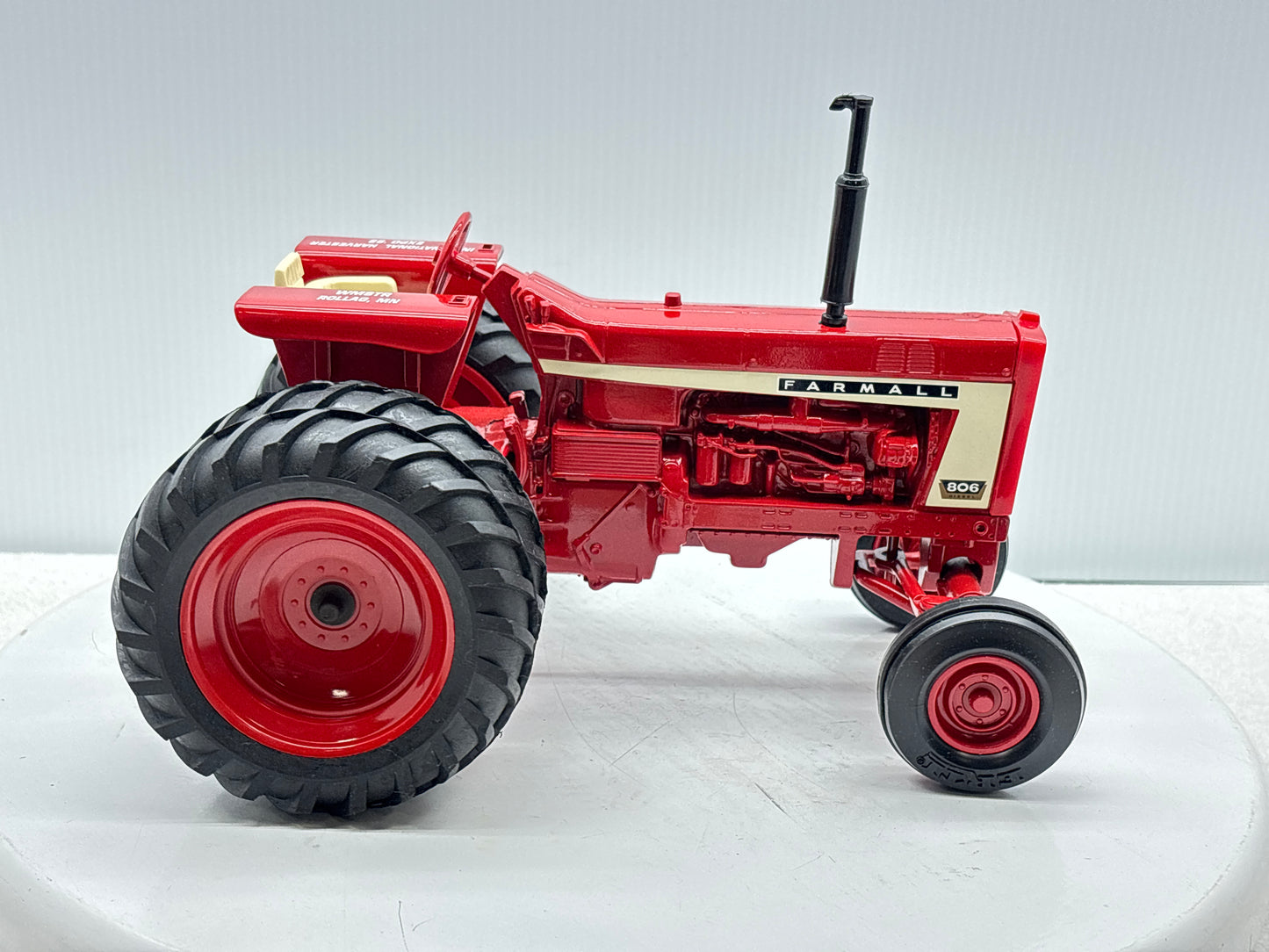 1/16 International Farmall 806 WMSTR