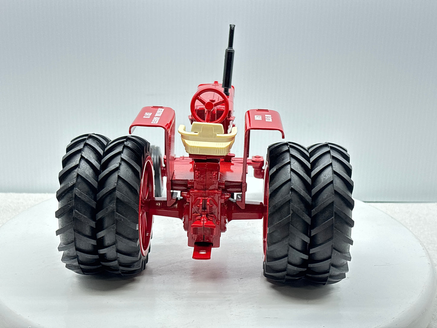 1/16 International Farmall 806 WMSTR