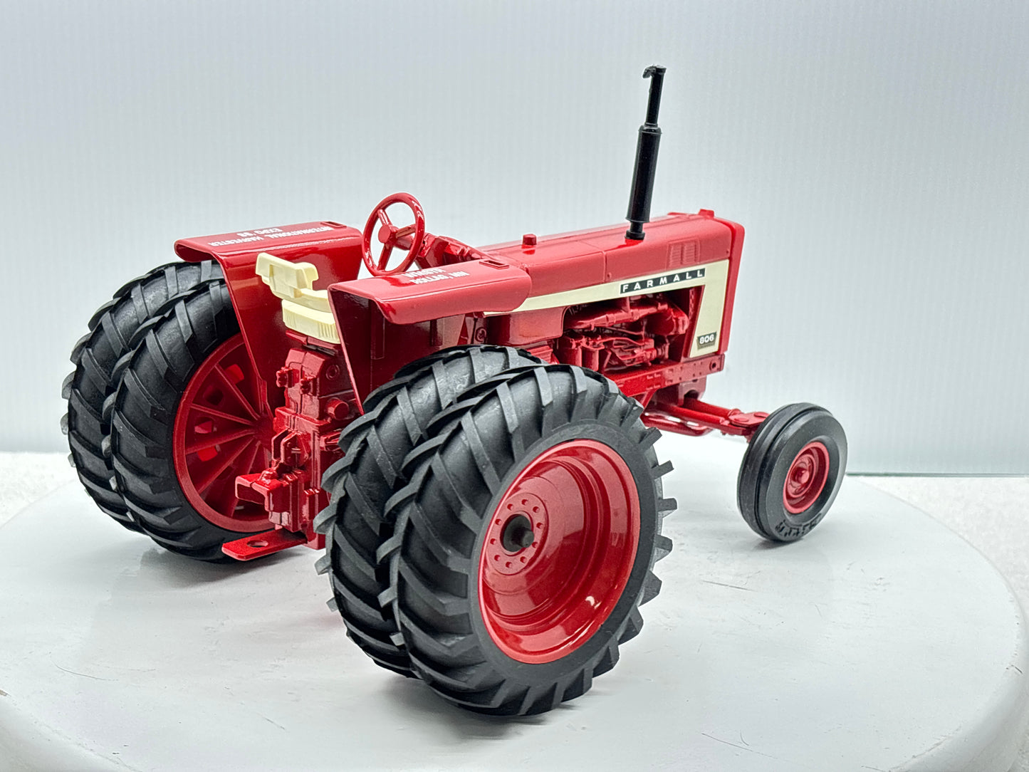 1/16 International Farmall 806 WMSTR