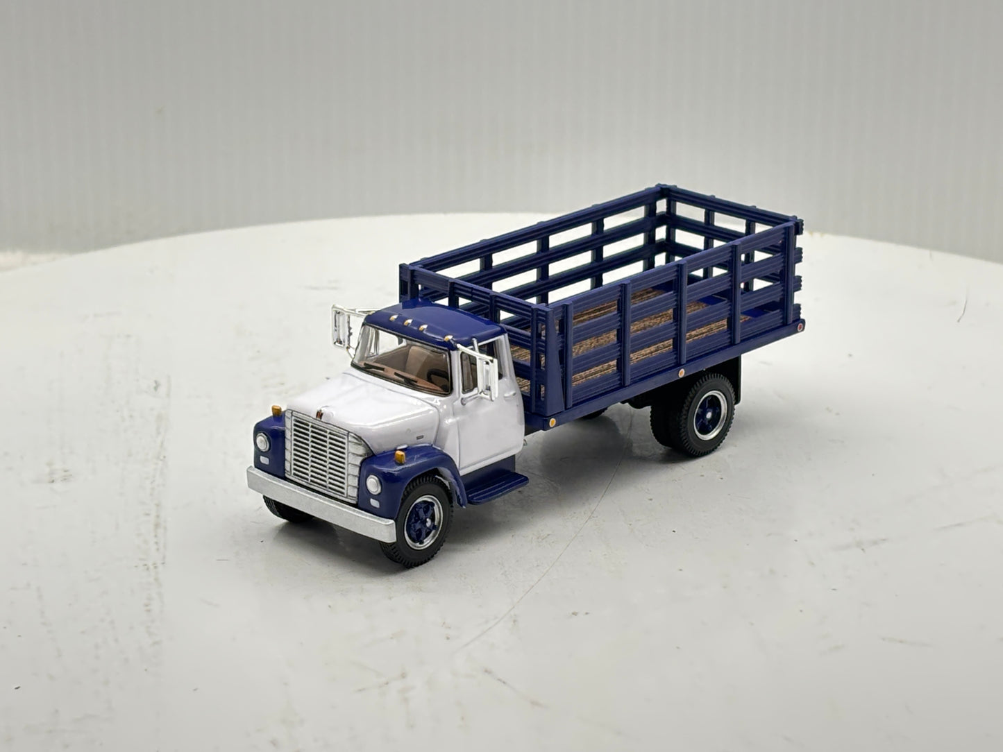 1/64 International Loadster Purple Stake