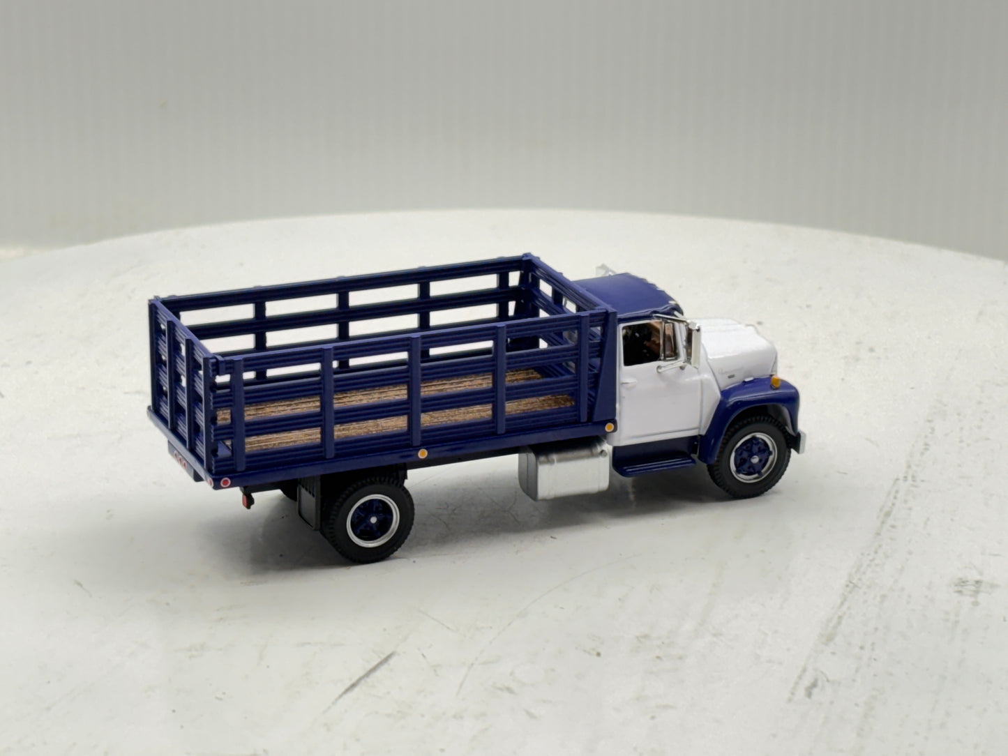 1/64 International Loadster Purple Stake