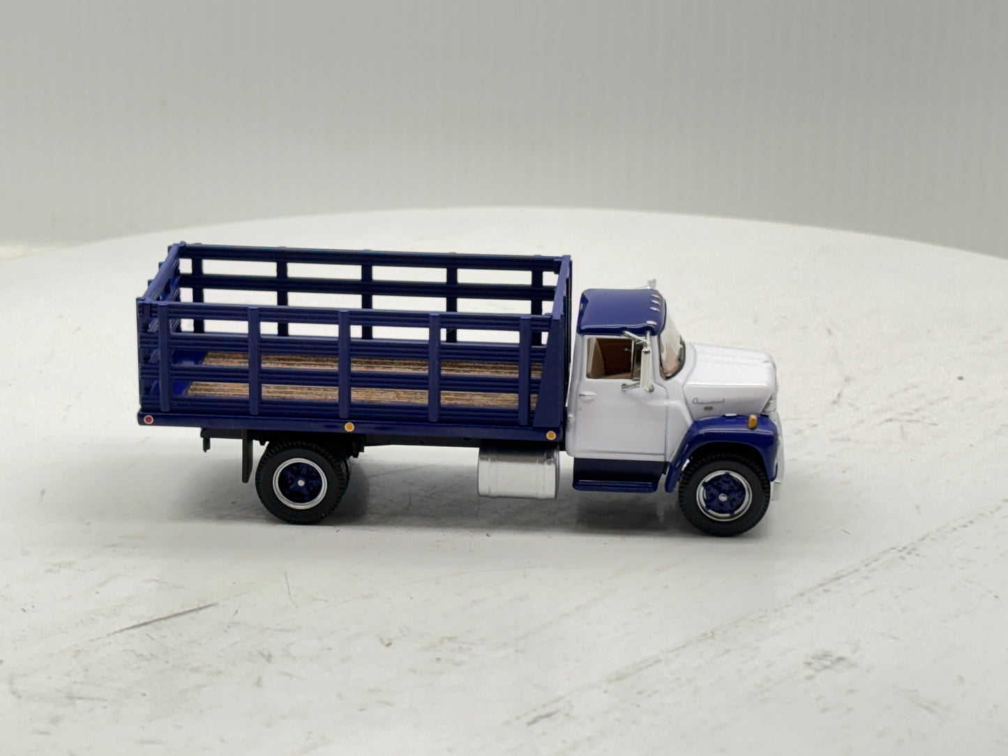 1/64 International Loadster Purple Stake