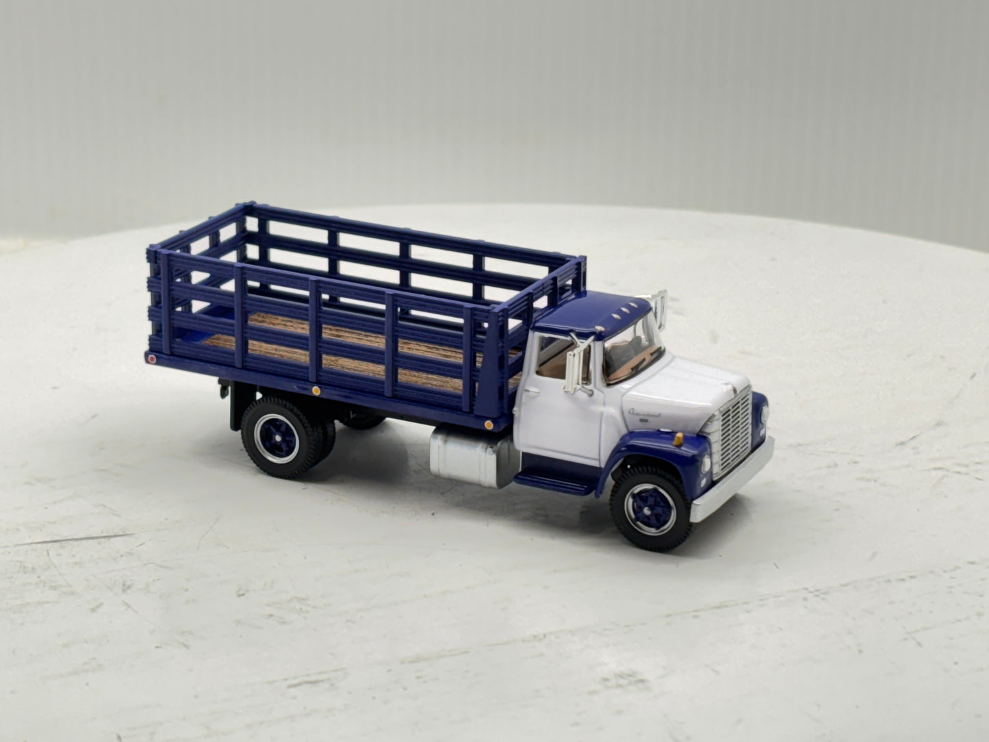 1/64 International Loadster Purple Stake