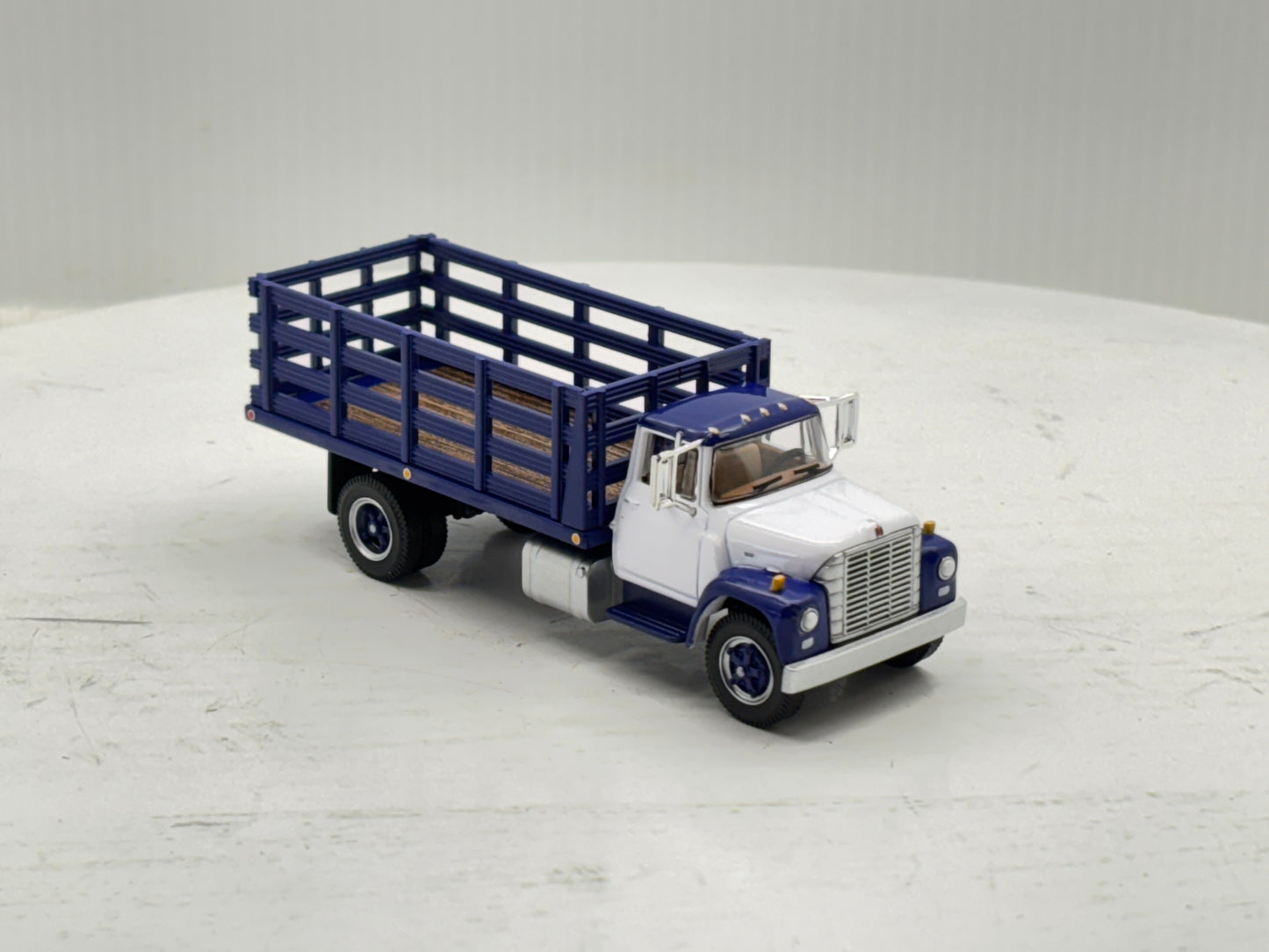 1/64 International Loadster Purple Stake