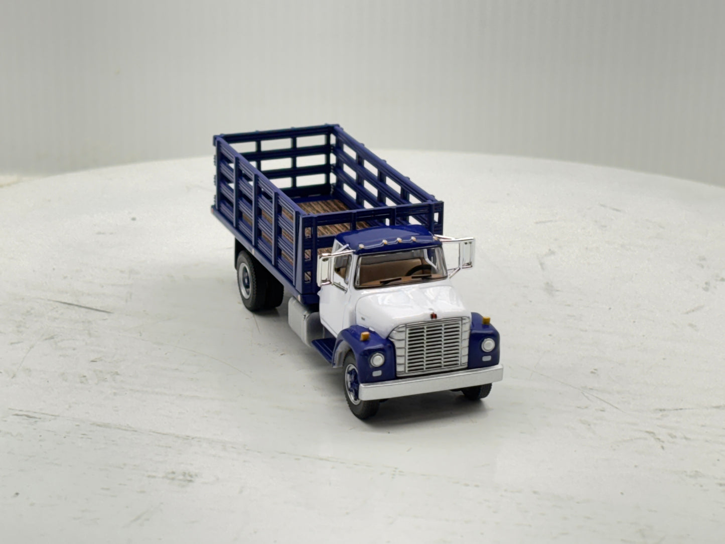 1/64 International Loadster Purple Stake