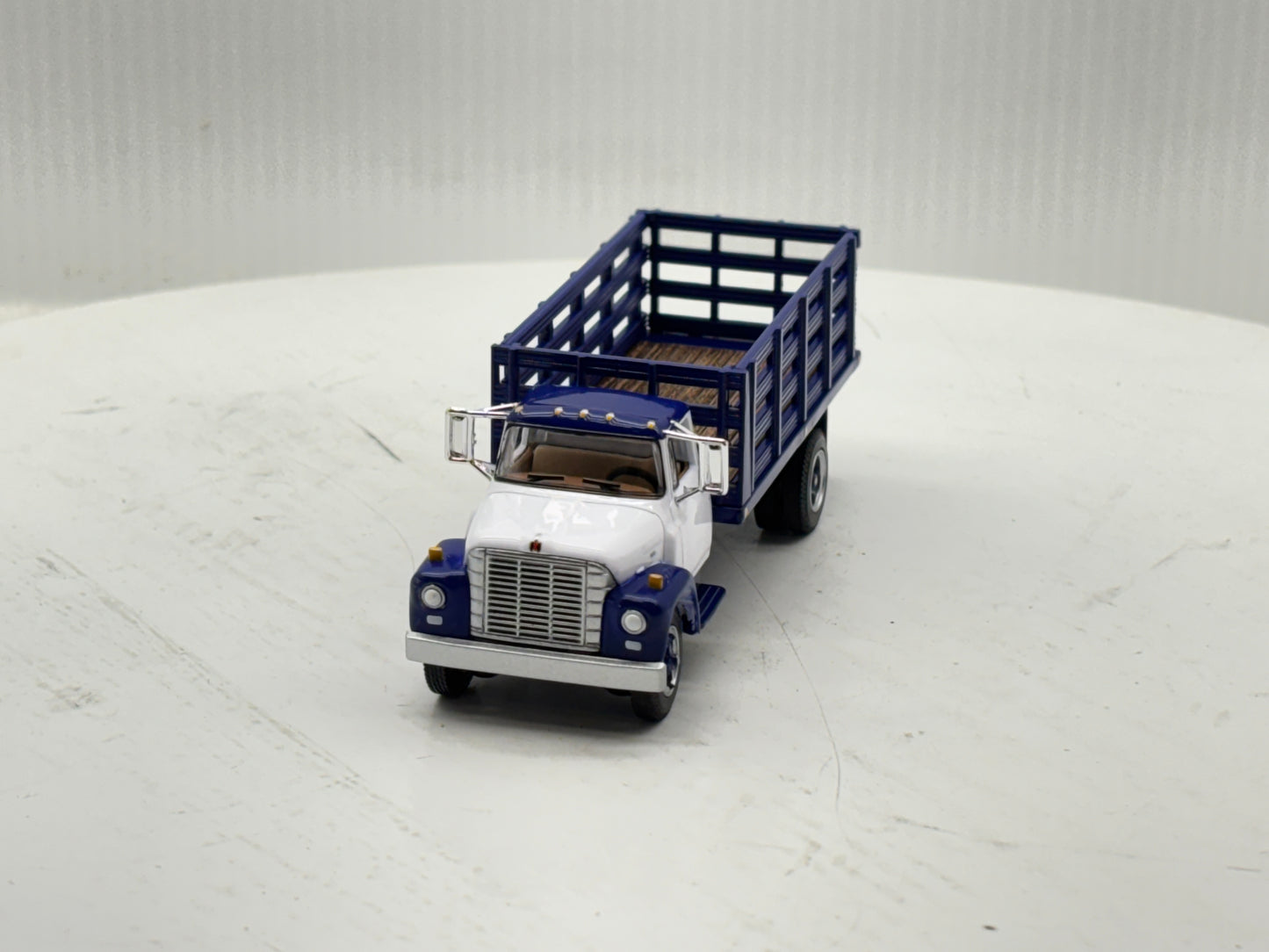 1/64 International Loadster Purple Stake