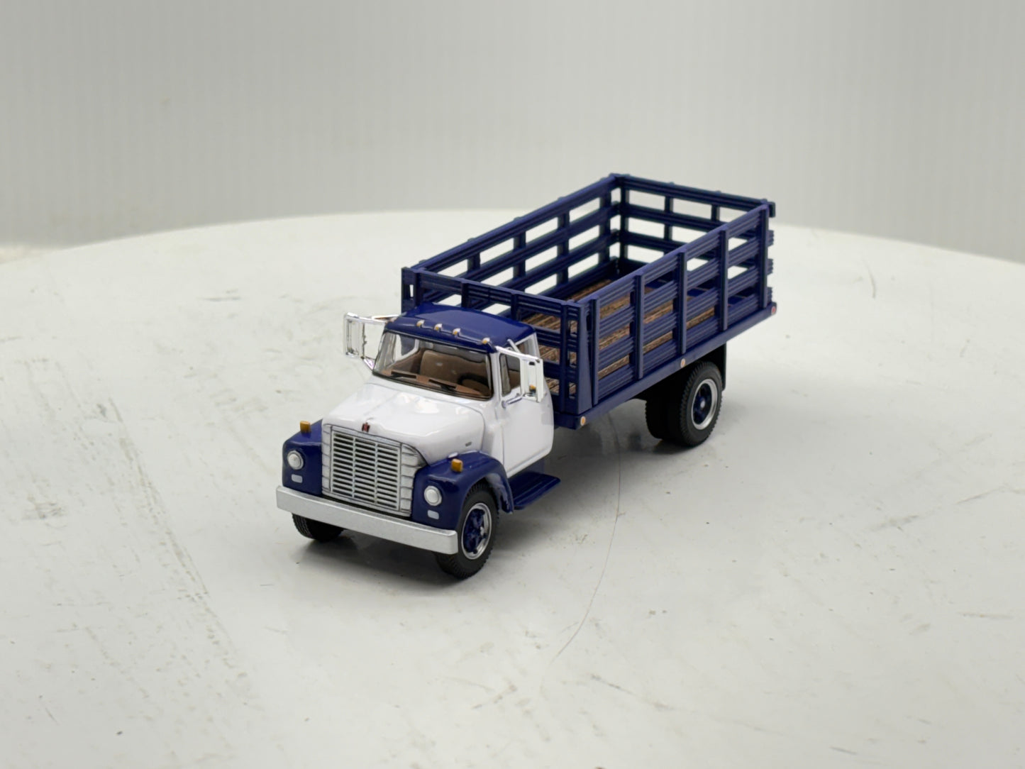 1/64 International Loadster Purple Stake