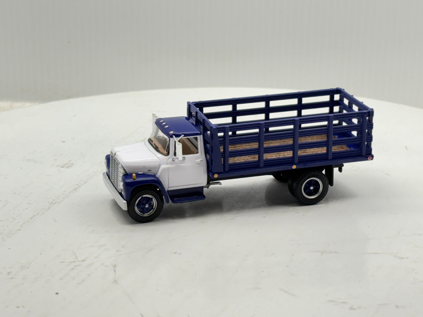 1/64 International Loadster Purple Stake