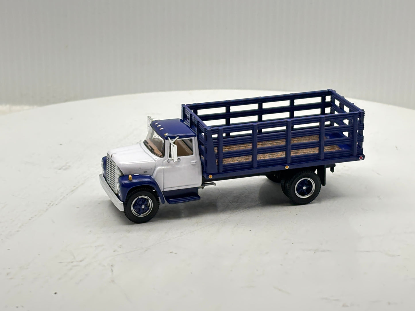 1/64 International Loadster Purple Stake