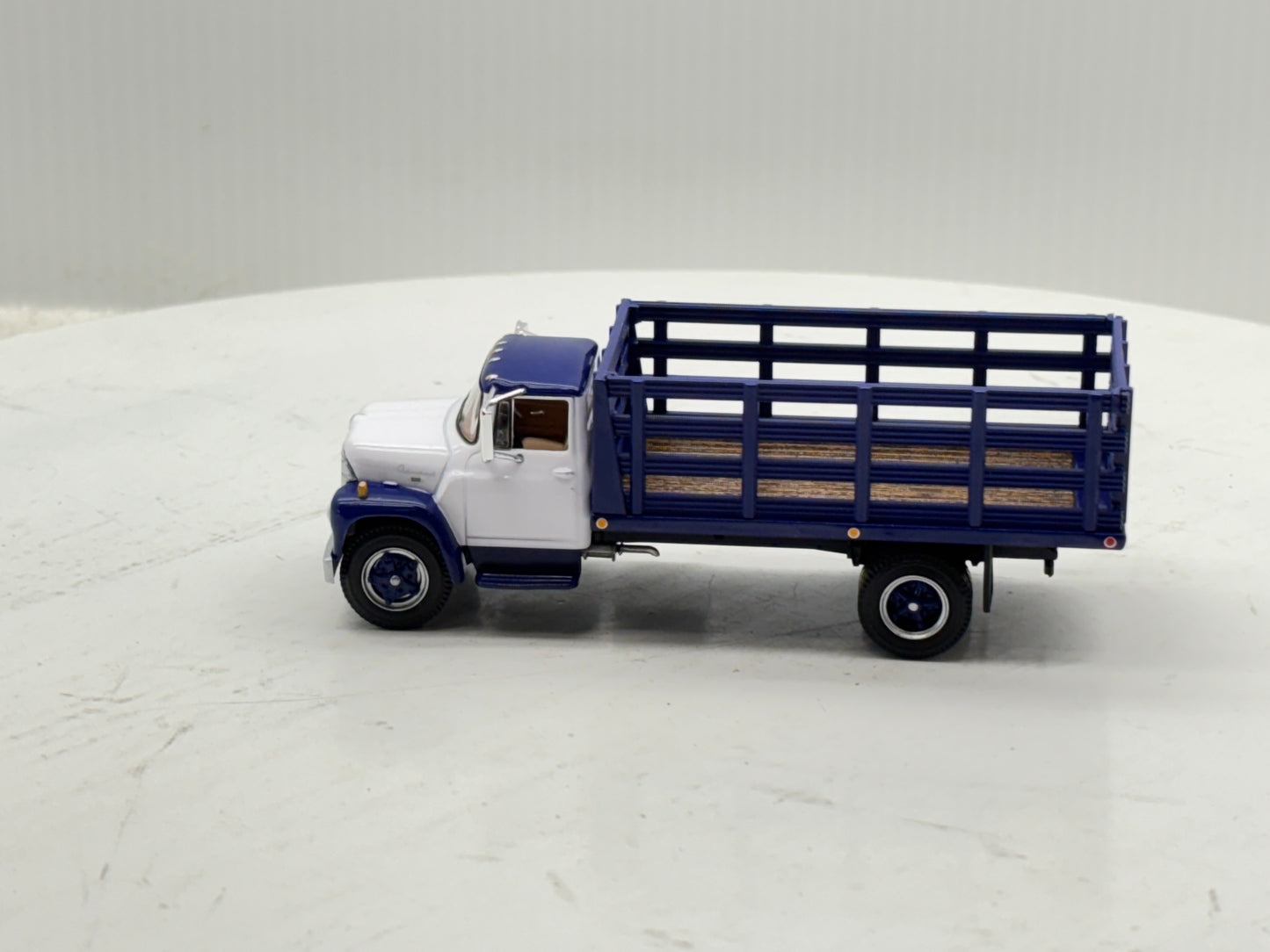 1/64 International Loadster Purple Stake