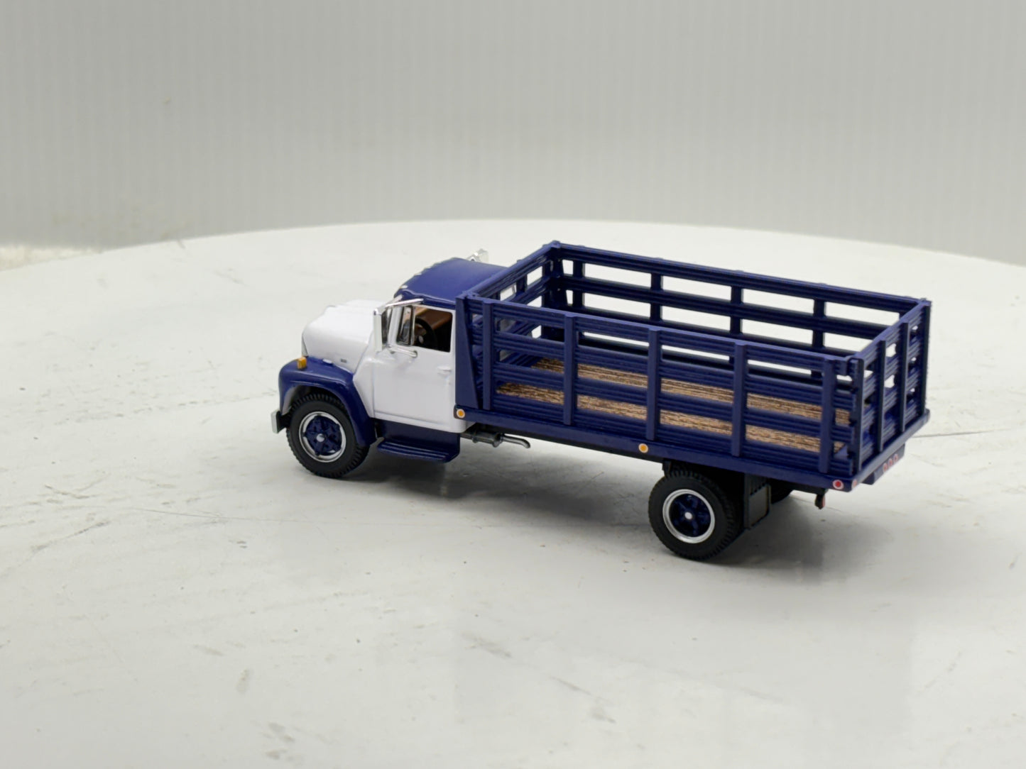 1/64 International Loadster Purple Stake