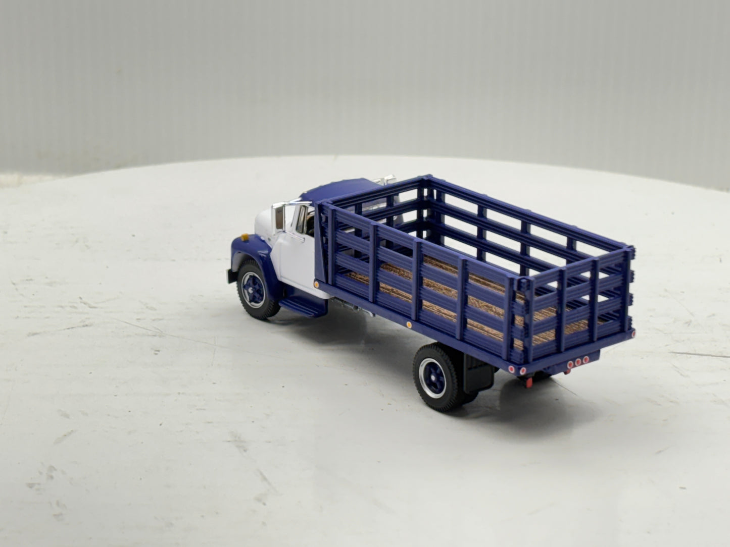 1/64 International Loadster Purple Stake