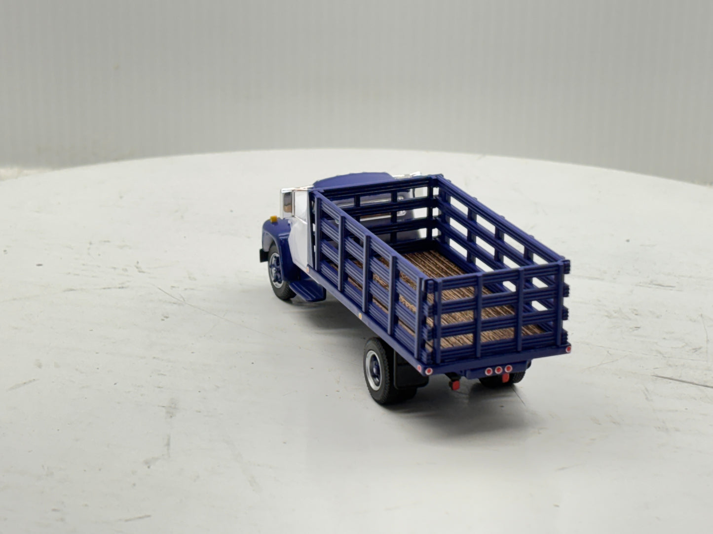 1/64 International Loadster Purple Stake