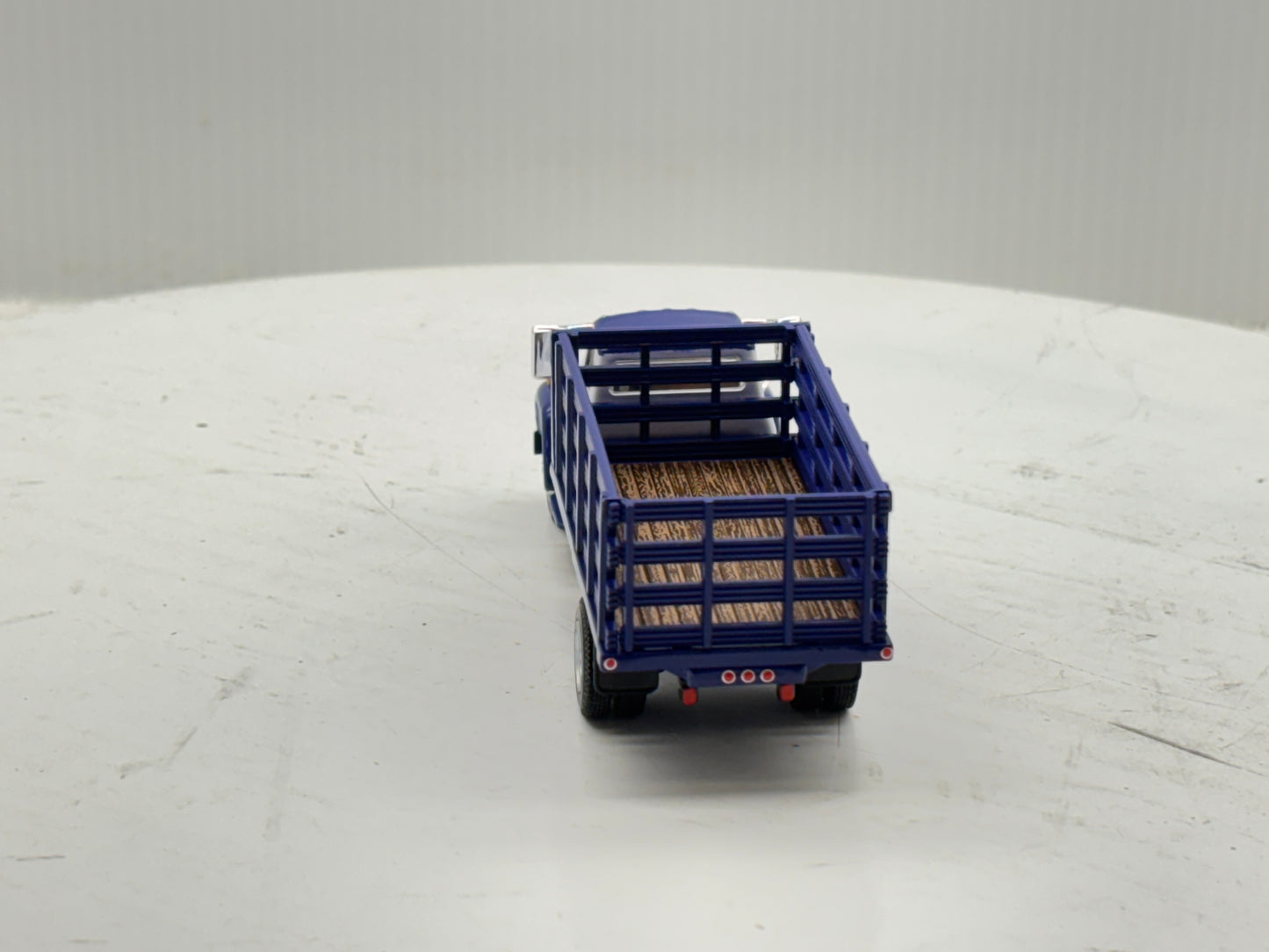 1/64 International Loadster Purple Stake