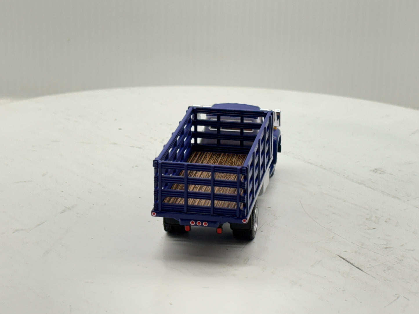 1/64 International Loadster Purple Stake