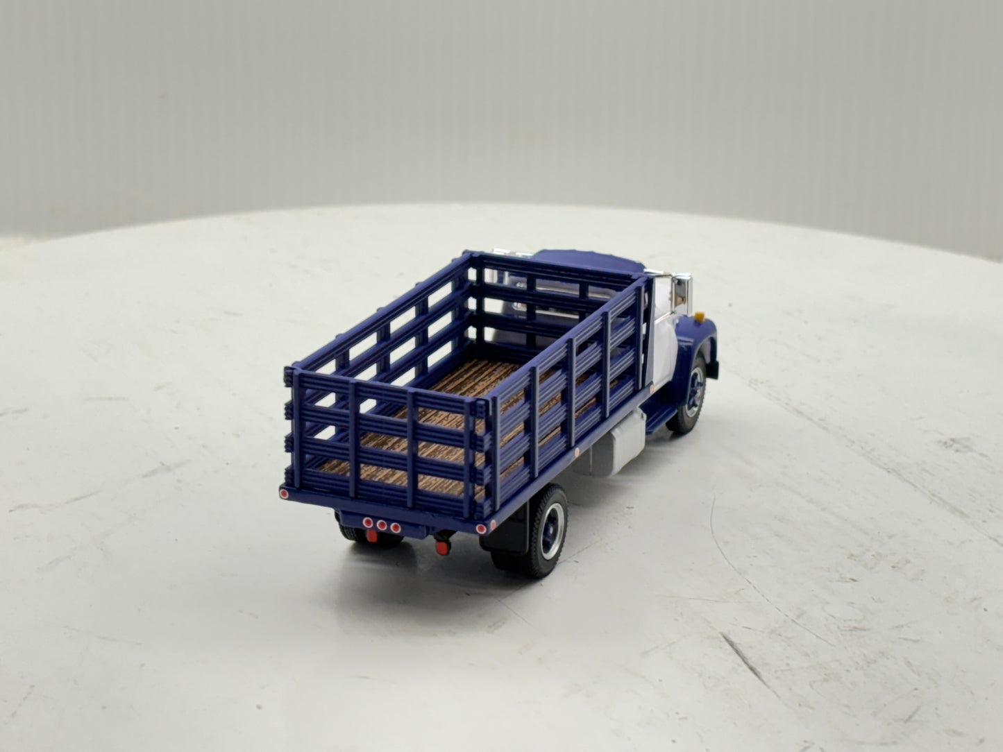 1/64 International Loadster Purple Stake