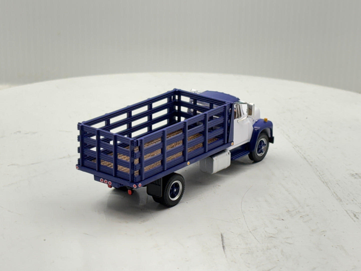 1/64 International Loadster Purple Stake