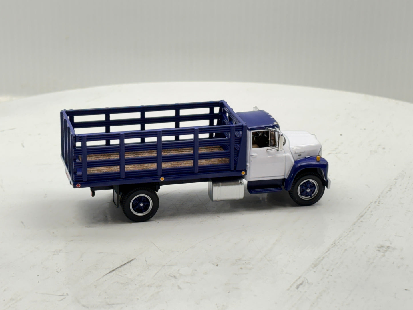 1/64 International Loadster Purple Stake
