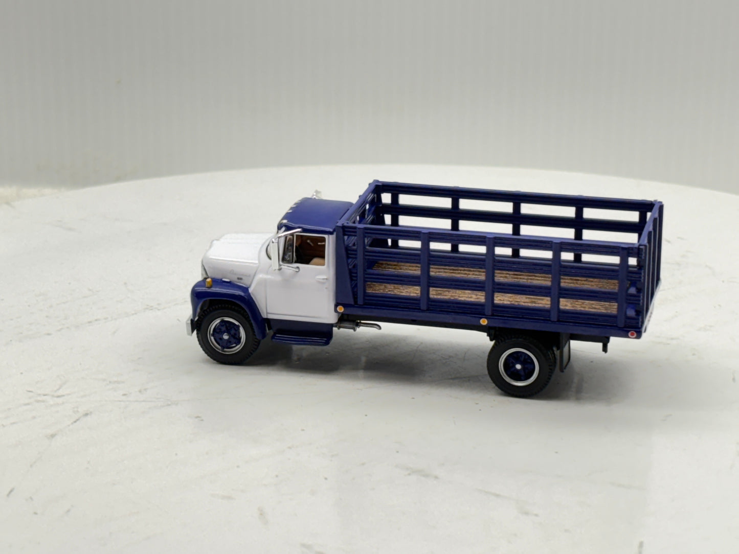 1/64 International Loadster Purple Stake