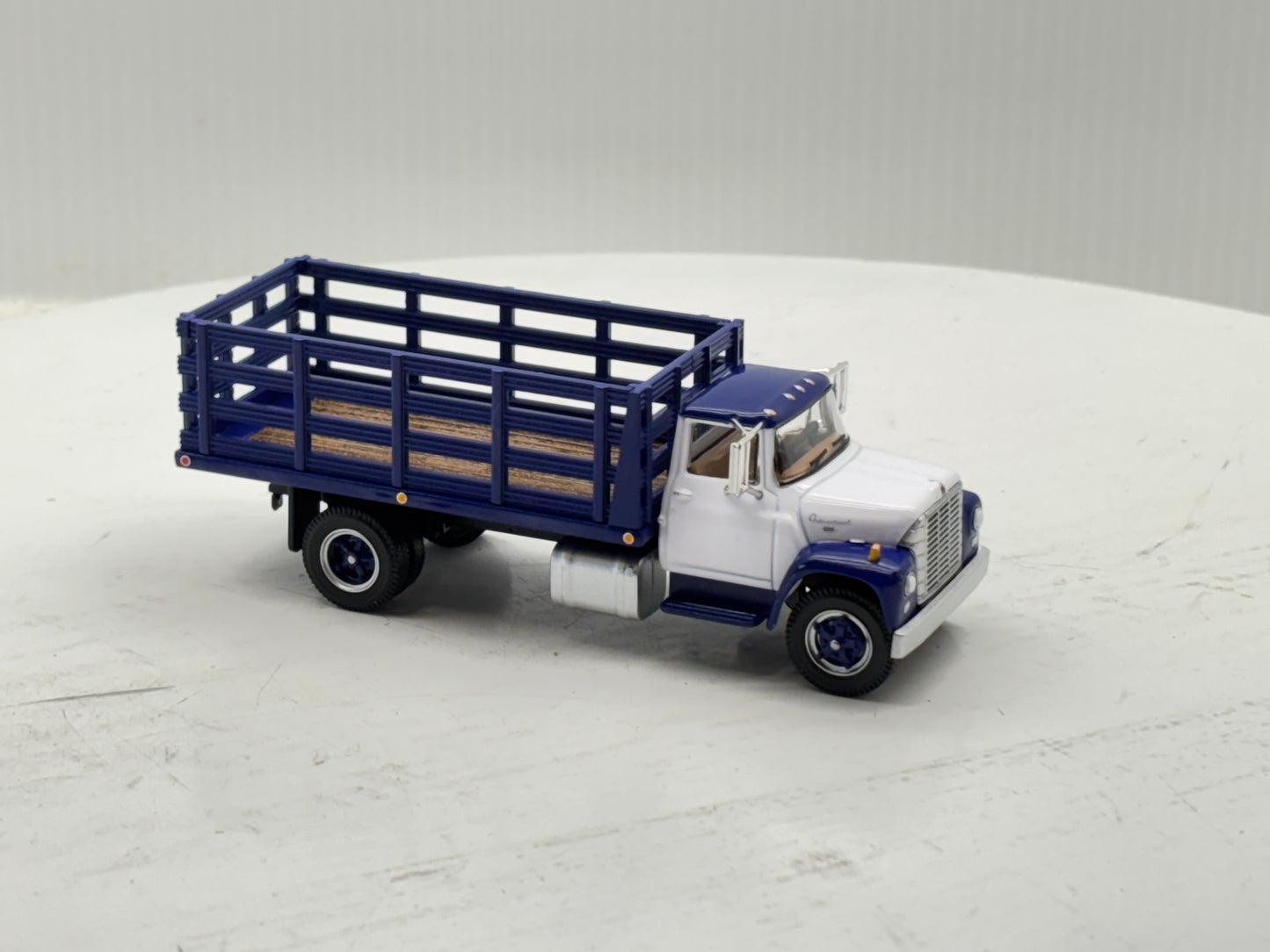 1/64 International Loadster Purple Stake