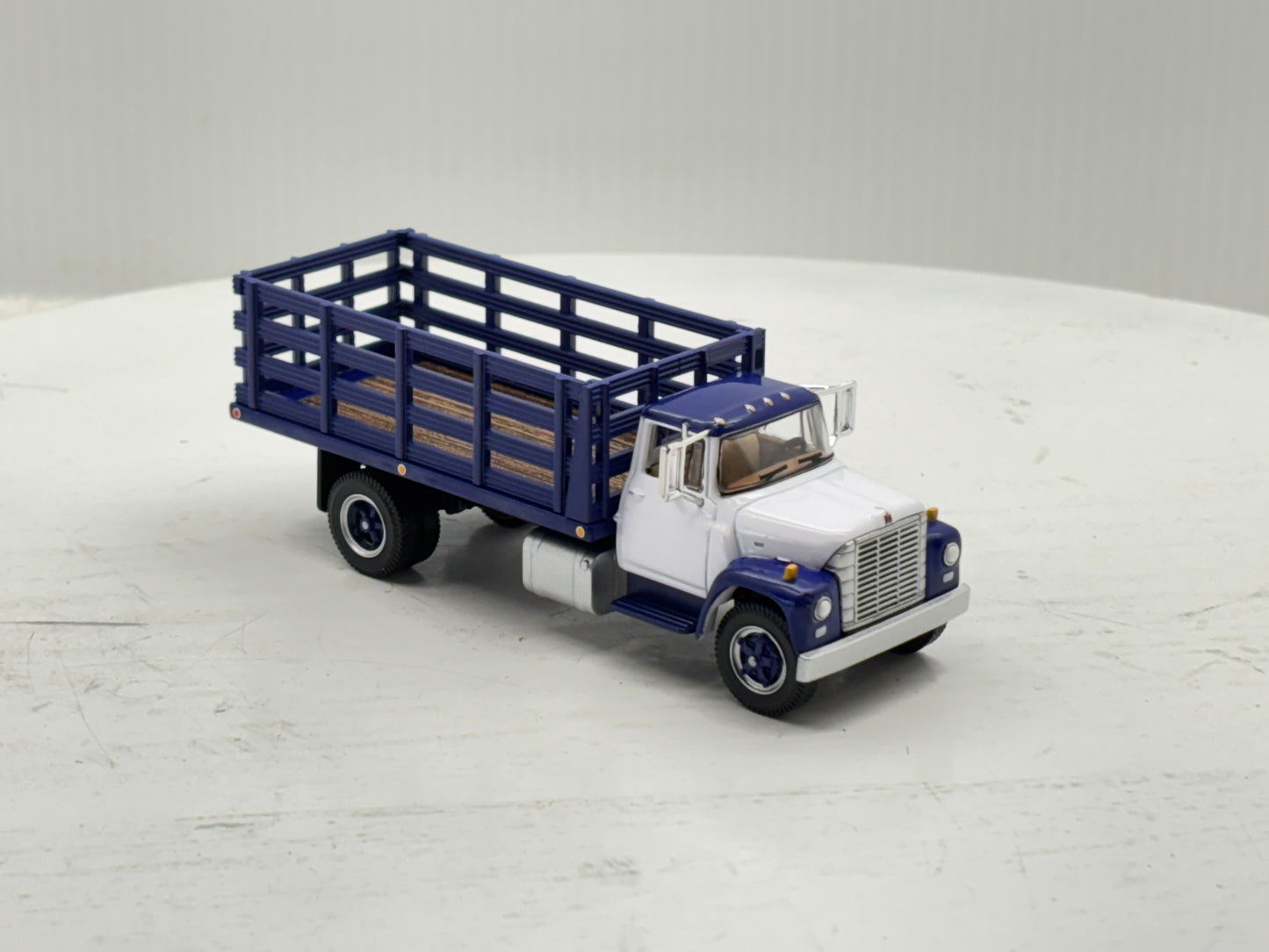 1/64 International Loadster Purple Stake