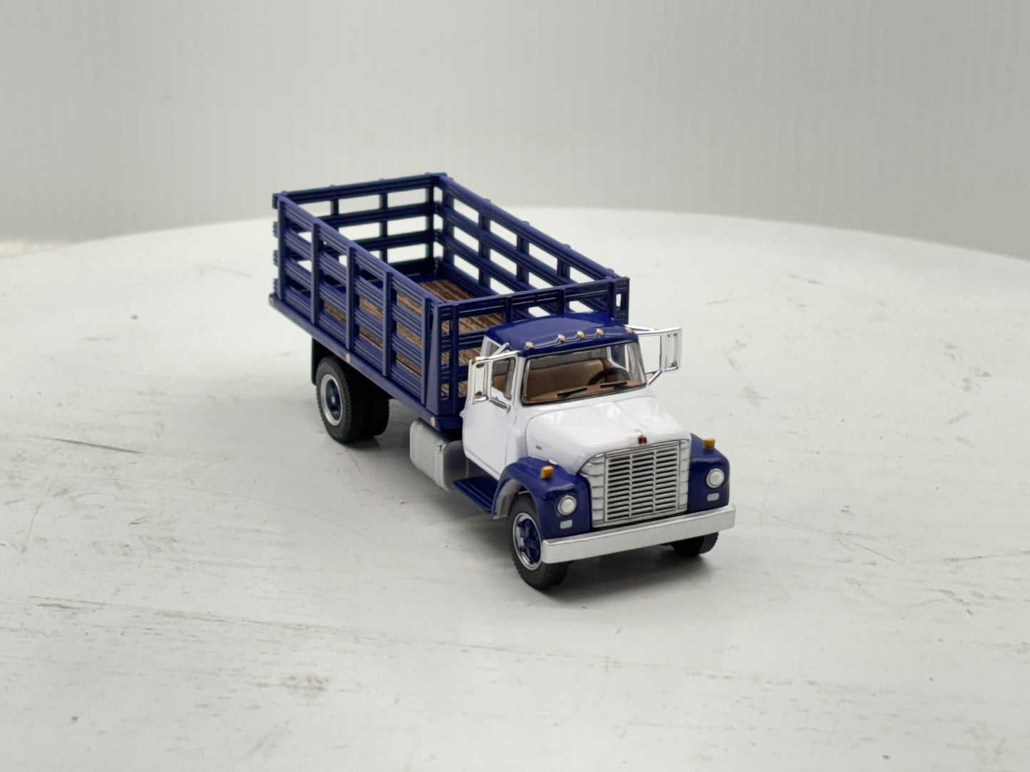 1/64 International Loadster Purple Stake