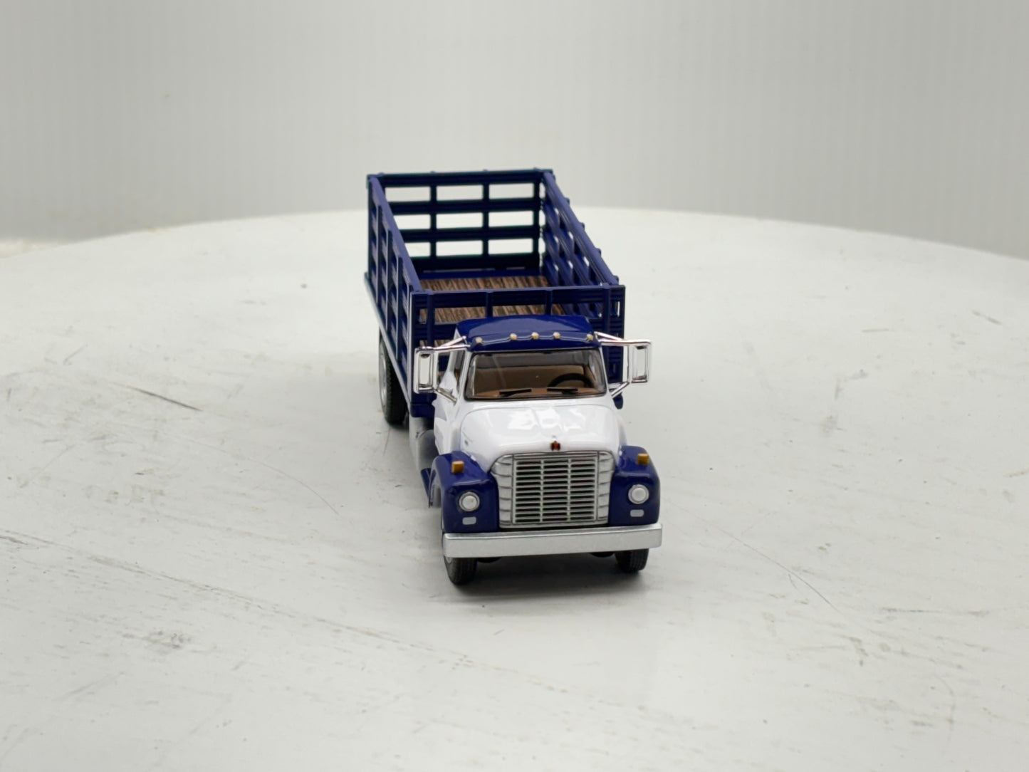1/64 International Loadster Purple Stake