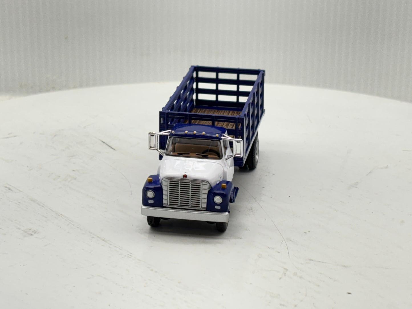 1/64 International Loadster Purple Stake