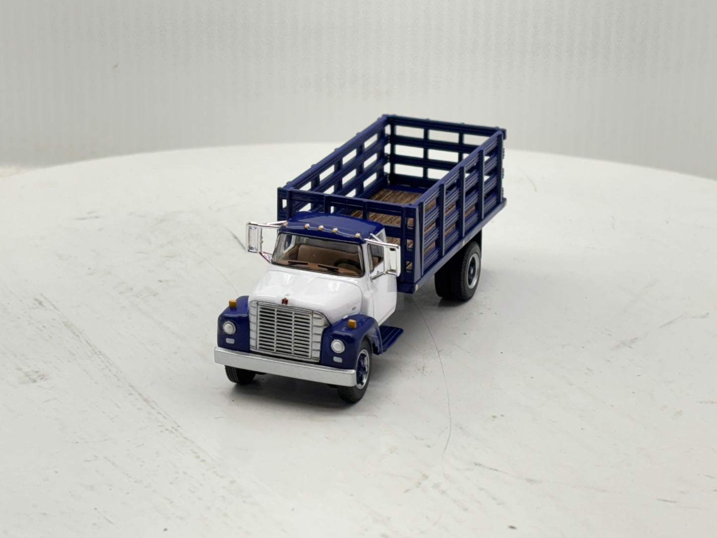 1/64 International Loadster Purple Stake